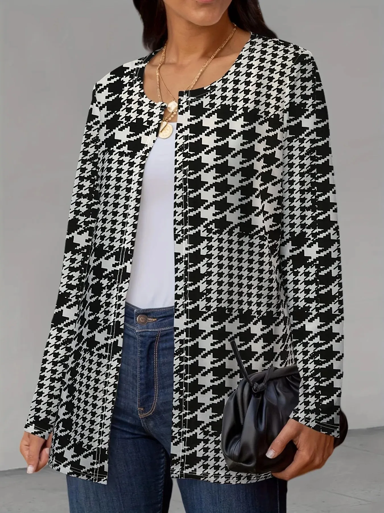 Kelly Cardigan | Trendy zwart wit half lang gebreid vest voor dames